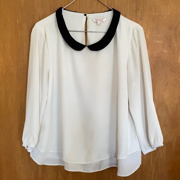 An elegant white blouse - Picture 1 of 1